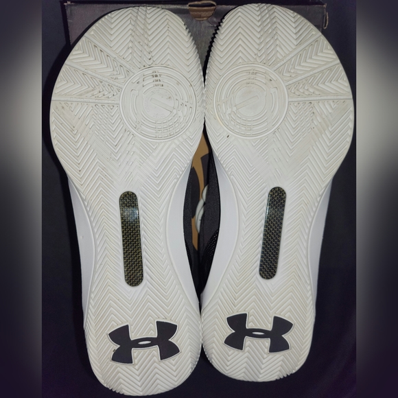 Under Armor, Size 12, Color Blk/White-White - Picture 4 of 7